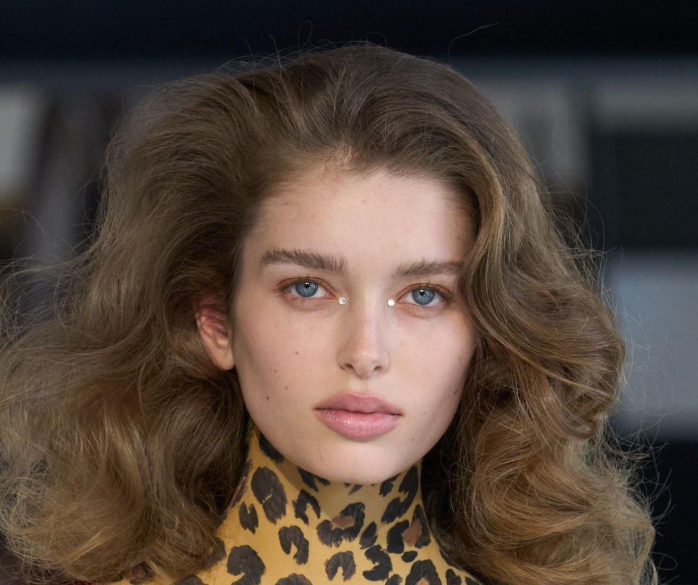 أجدد الصيحات الجمالية من أسبوع الموضة في باريس لخريف وشتاء 2025