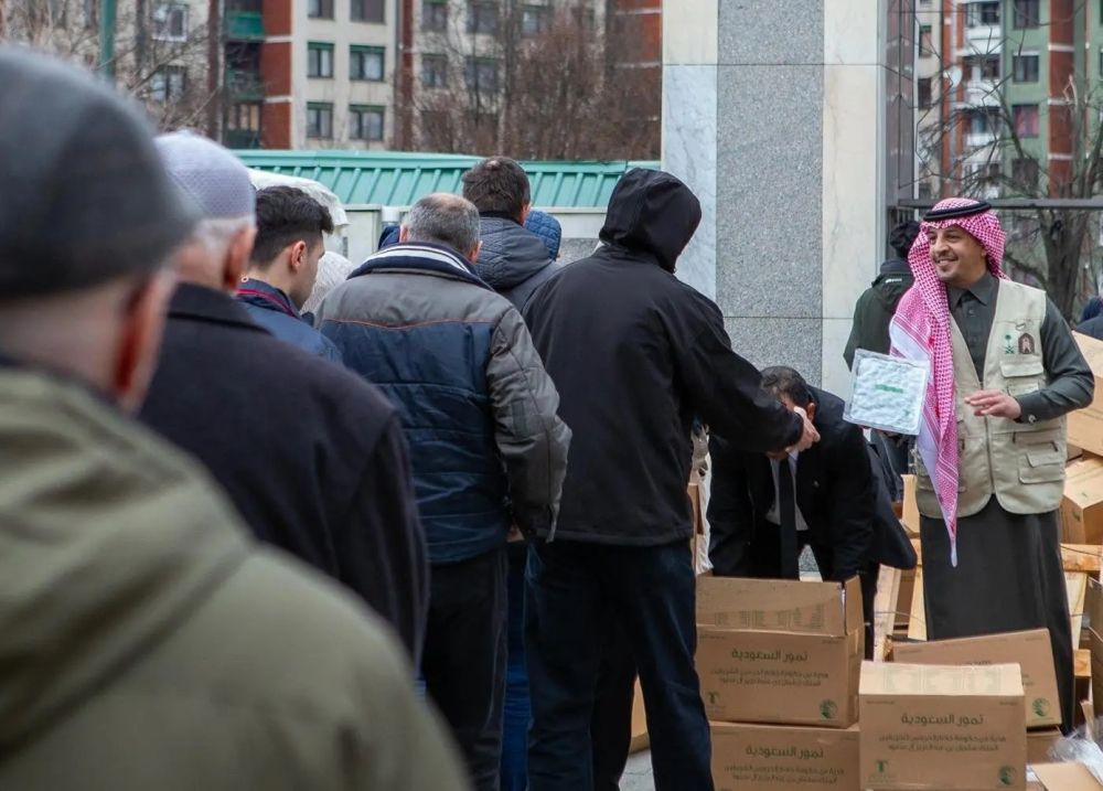 4 أطنان تمور هدية خادم الحرمين للمصلين في مسجد الملك فهد بسراييفو