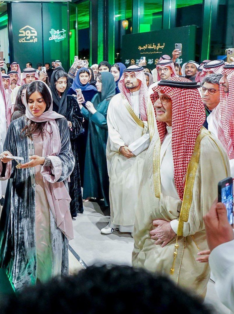 الأمير الوليد بن طلال وابنته الأميرة ريم وابنه الأمير خالد في أحدث ظهور..صور