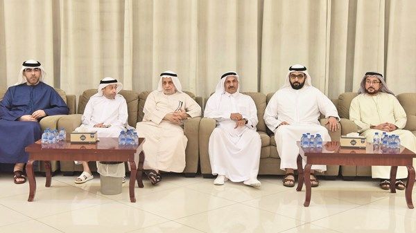 ولي عهد أم القيوين يقدم واجب العزاء في وفاة فاطمة الزعابي