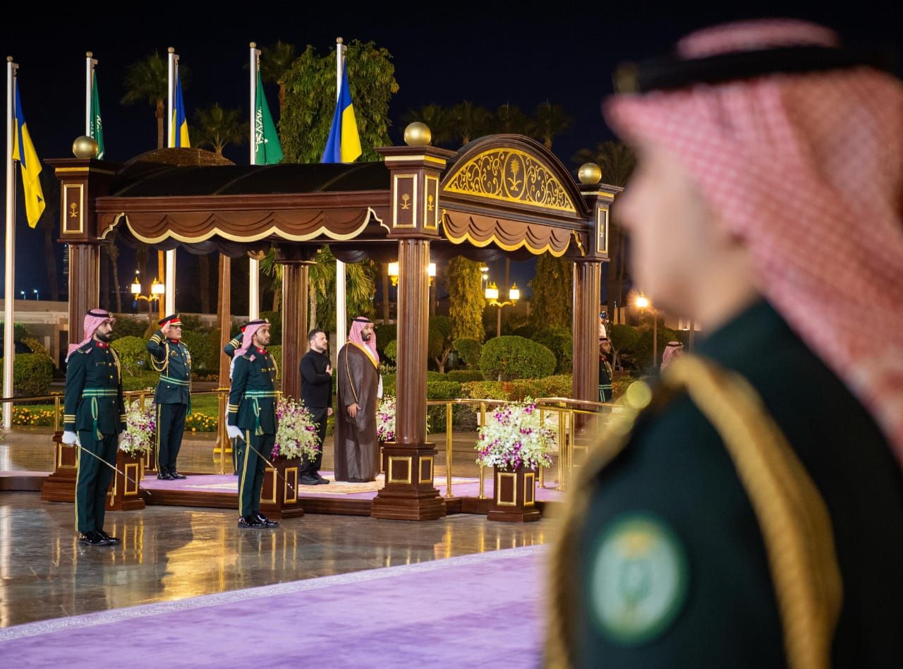 ولي العهد يستقبل الرئيس الأوكراني في قصر السلام.. فيديو وصور