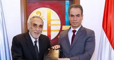 أسرة الشيخ طه الفشنى تهدى إذاعة القرآن الكريم تلاوات وابتهالات نادرة