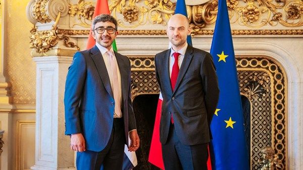 عبدالله بن زايد يلتقي في باريس وزير الخارجية الفرنسي