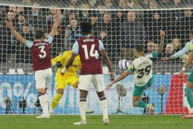 بطولة إنكلترا: البرازيلي غيماريش يُبقي على آمال نيوكاسل بدوري الأبطال