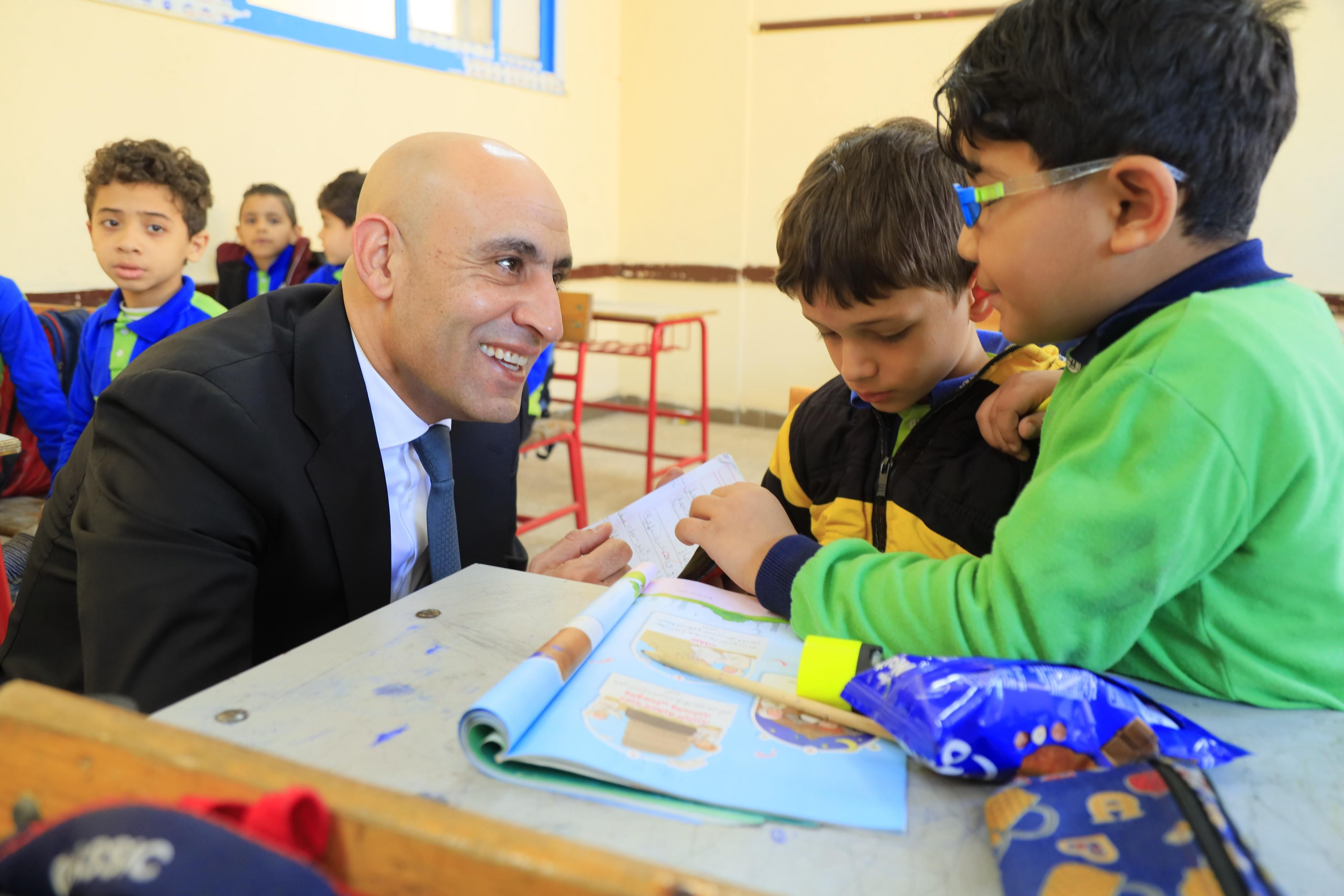 وزير التعليم يزور مدرستين في حى الأسمرات بالقاهرة لمتابعة انتظام سير الدراسة
