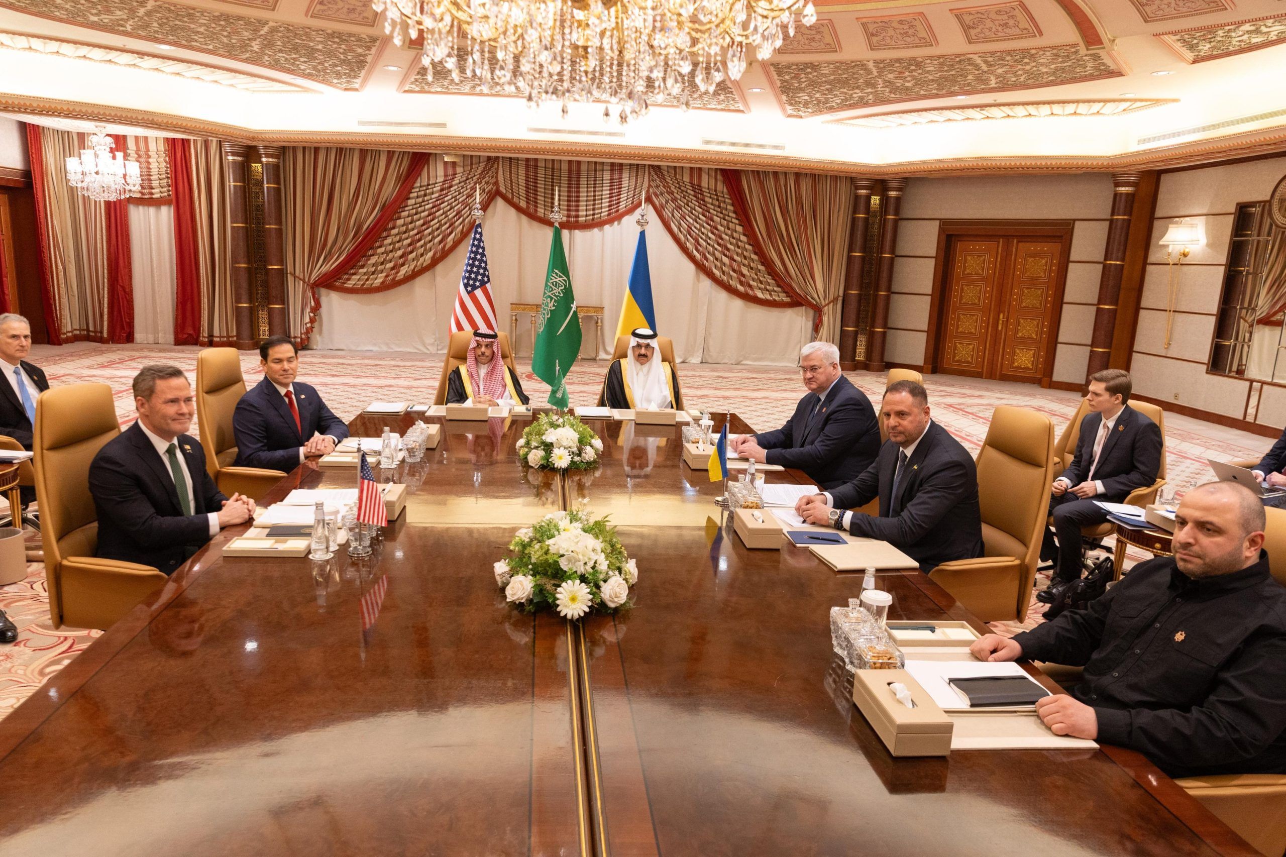 المملكة تستضيف محادثات بين أمريكا وأوكرانيا في جدة