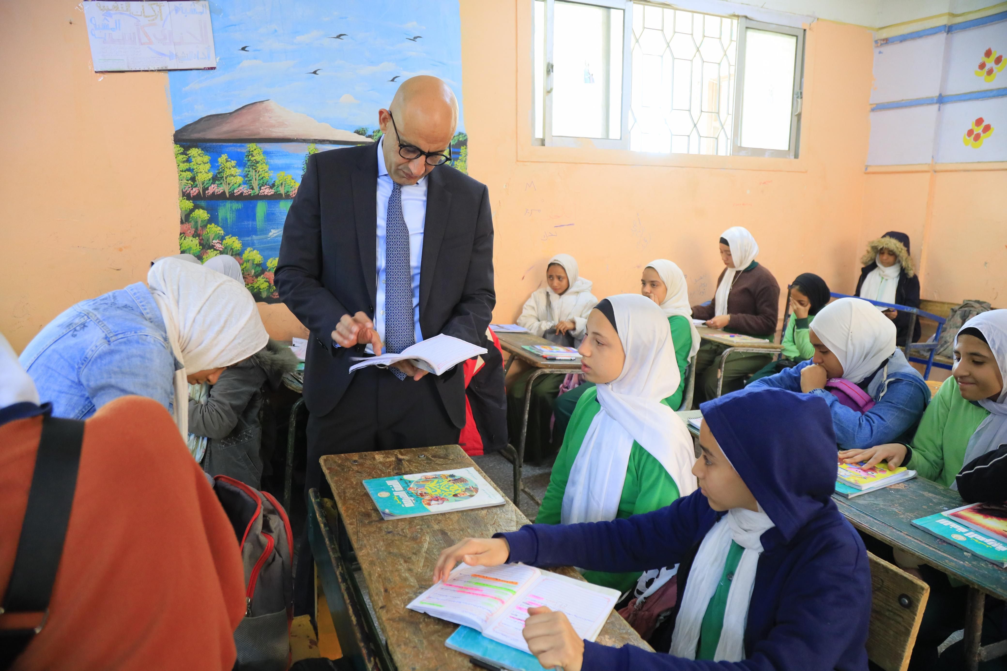 وزير التعليم يوجه المديريات بصرف المستحقات المالية لمعلمى الحصة