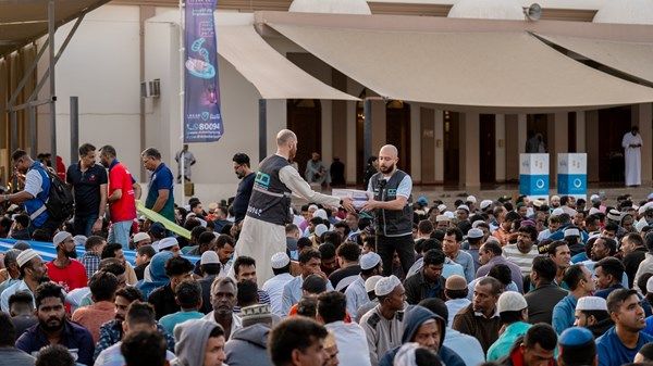 «دبي الخيرية» توزع 336 ألف وجبة إفطار