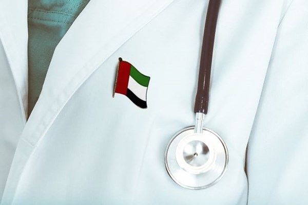 مكتب فخر الوطن يحتفي بيوم الطبيب الإماراتي