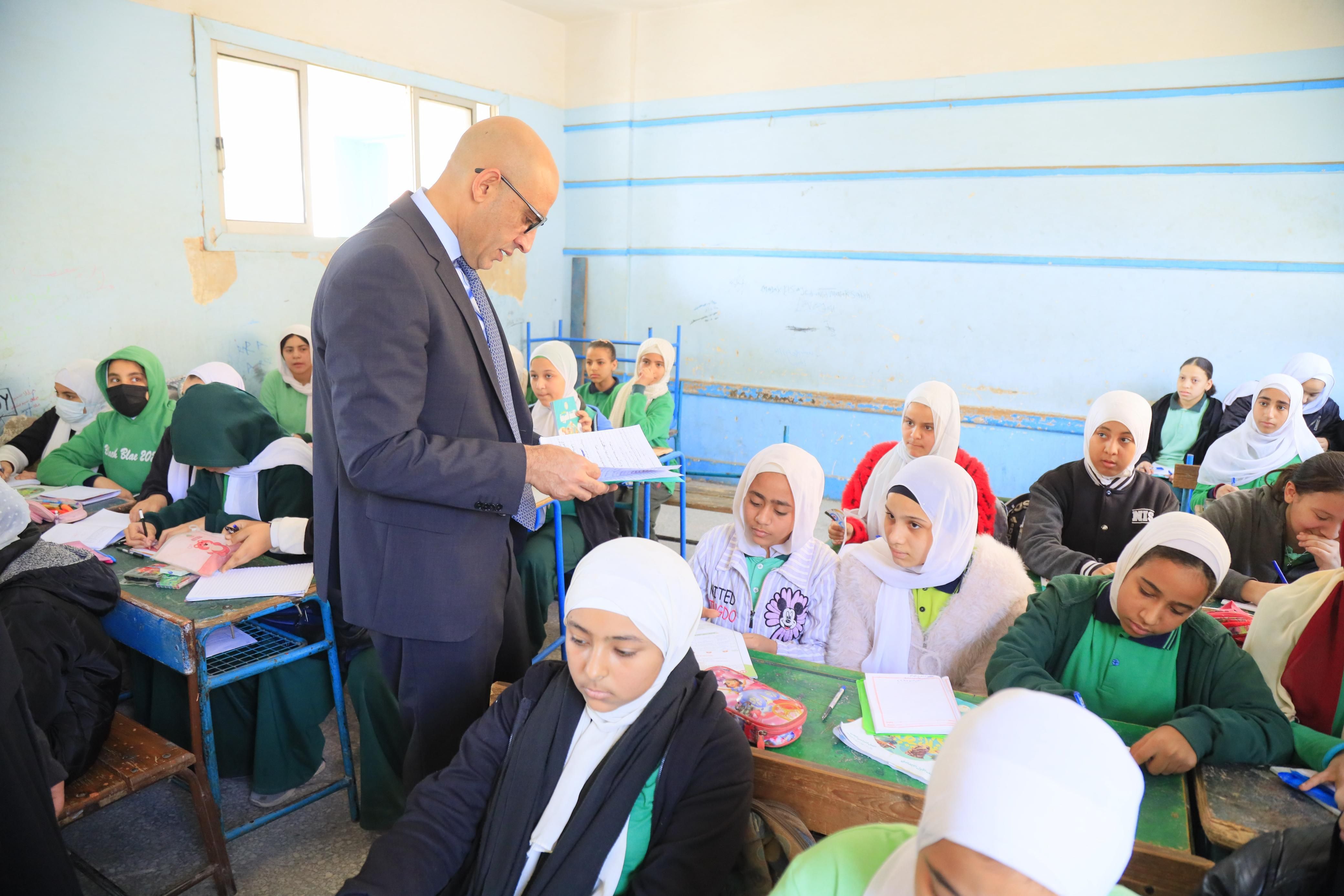 وزير التعليم يوجه المديريات بصرف المستحقات المالية لمعلمى الحصة