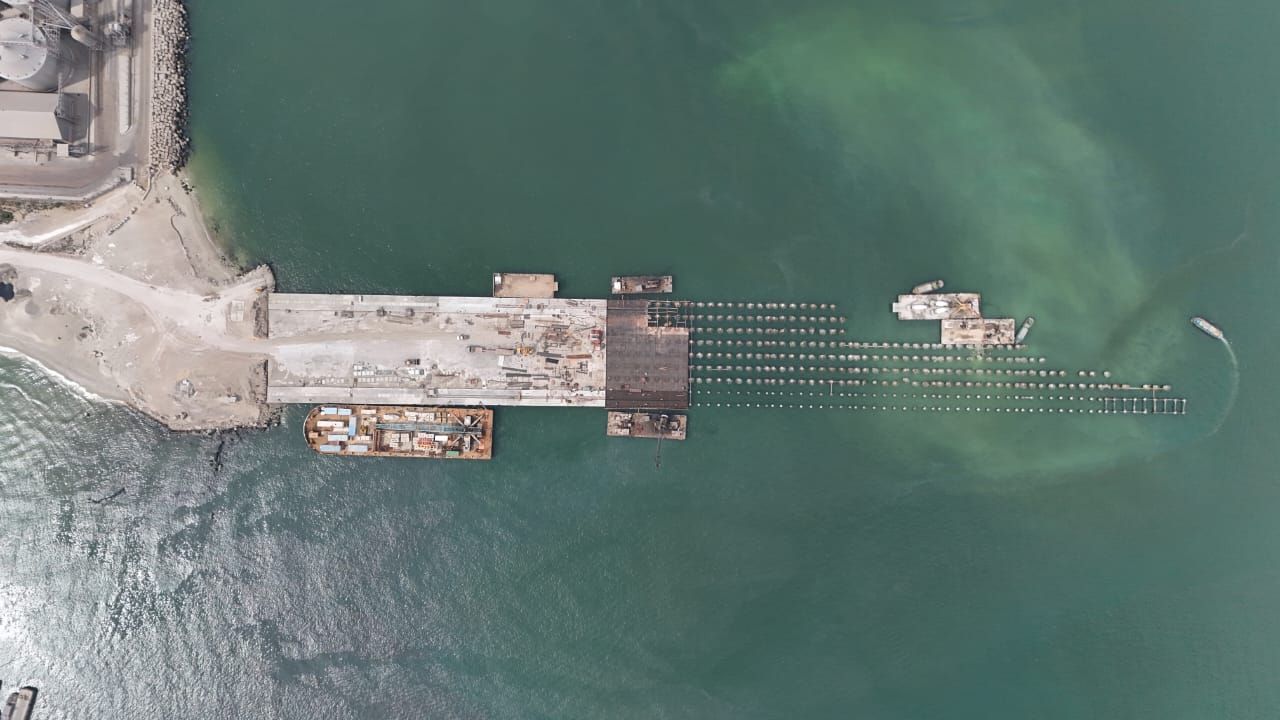 وزارة النقل تكشف نسب تنفيذ محطة الصب الجاف النظيف بميناء الدخيلة.. صور