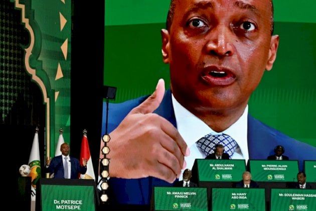 الاتحاد الإفريقي لكرة القدم يعيد انتخاب موتسيبي رئيسا بالتزكية