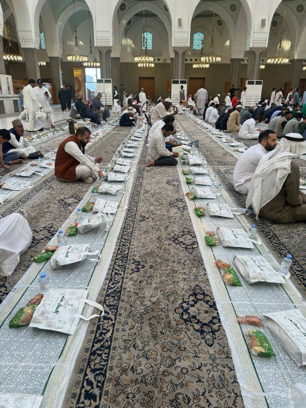 وجبات للإفطار بمسجد القبلتين بإشراف هيئة تطوير