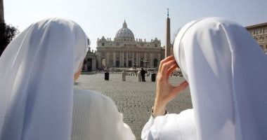 مارس شهر المرأة.. تعرف على إجراءات رسامة السيدات راهبات فى الكنيسة