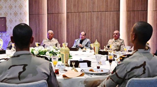 الرئيس السيسي: الدولة المصرية ثابتة ومستقرة واحنا بخير وأمان وسلام بفضل الله.. صور