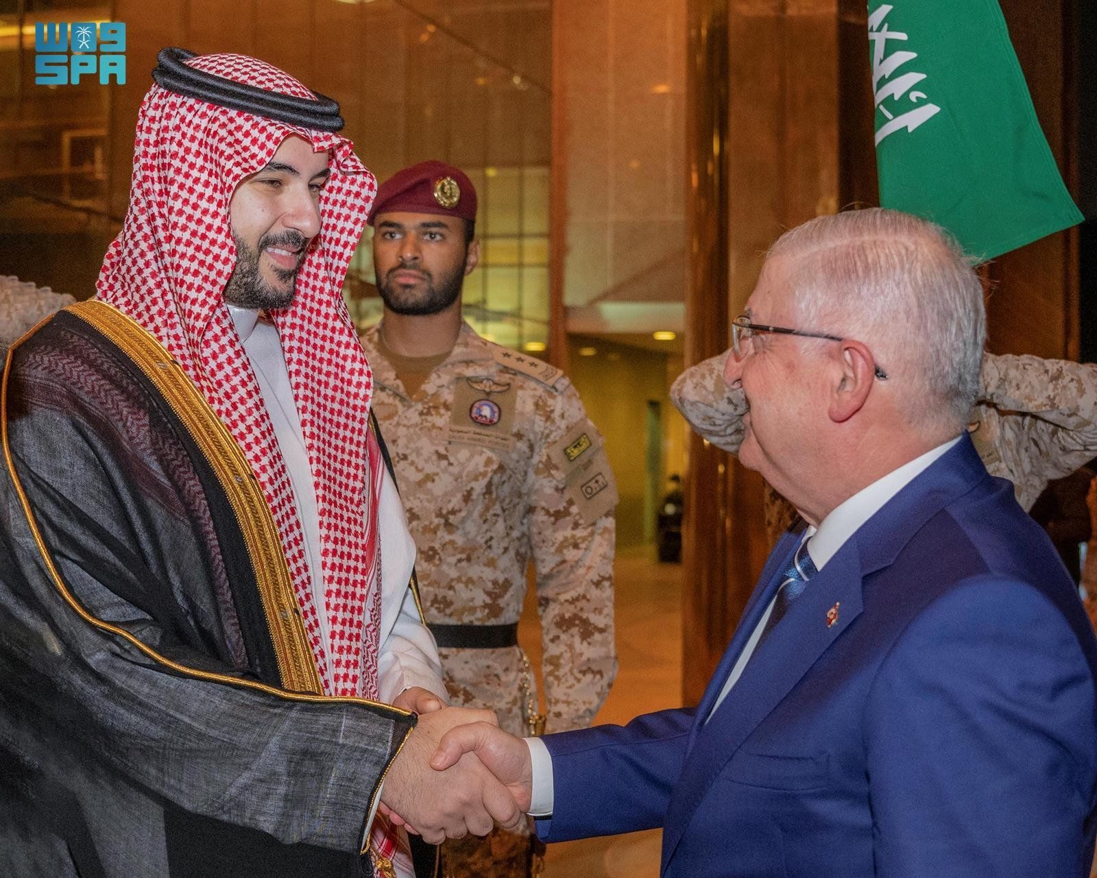 السعودية | سمو وزير الدفاع يستقبل وزير الدفاع التركي