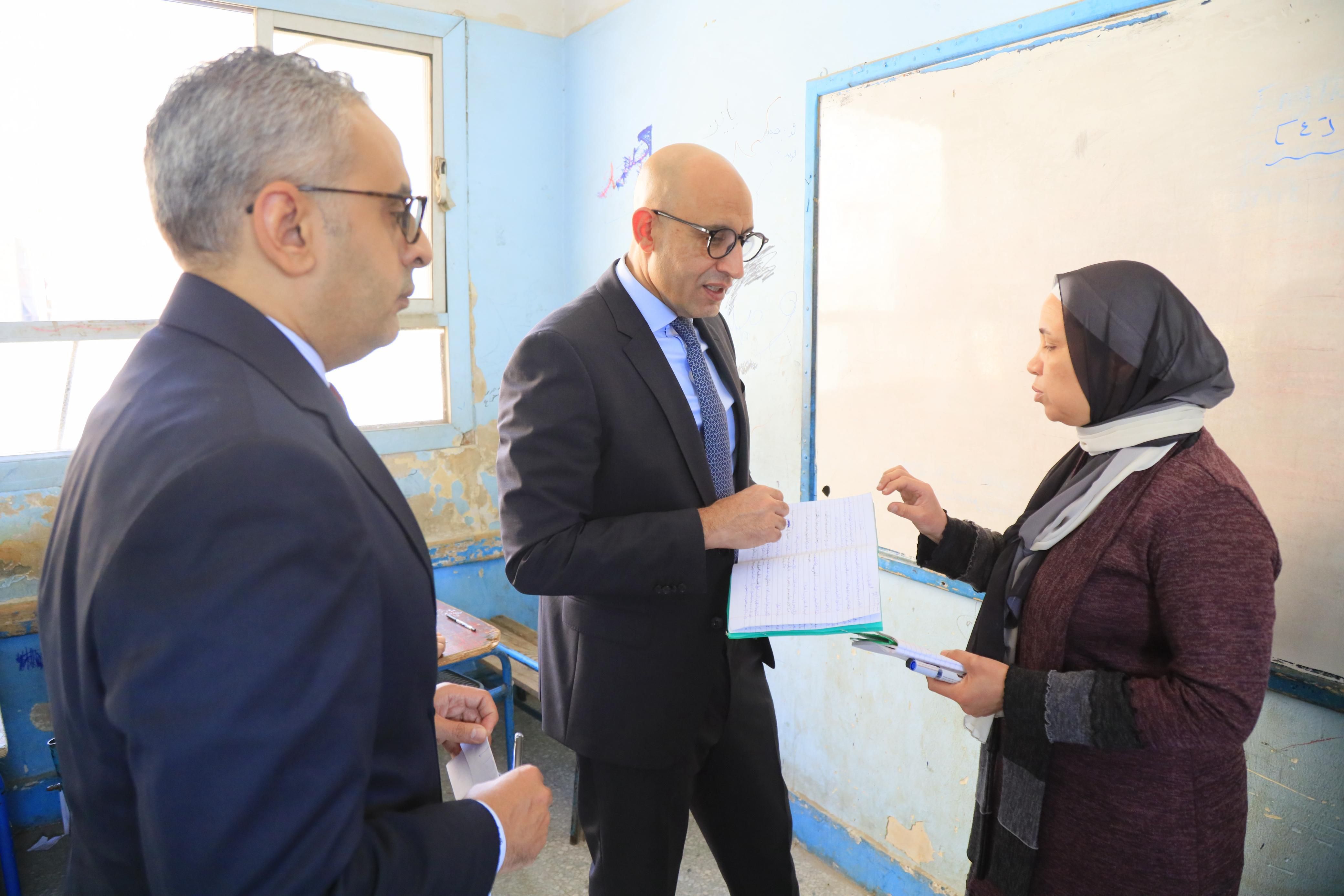 وزير التعليم يوجه المديريات بصرف المستحقات المالية لمعلمى الحصة