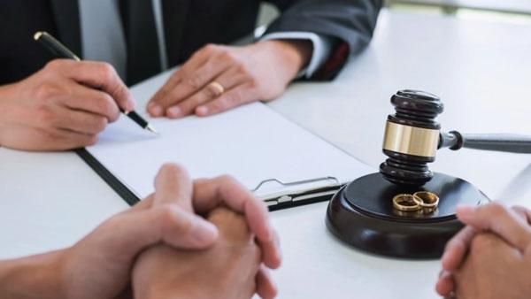 الامارات | الأردنيون يشغلون المفتي في أول أسبوع من رمضان: هل وقع الطلاق ؟!