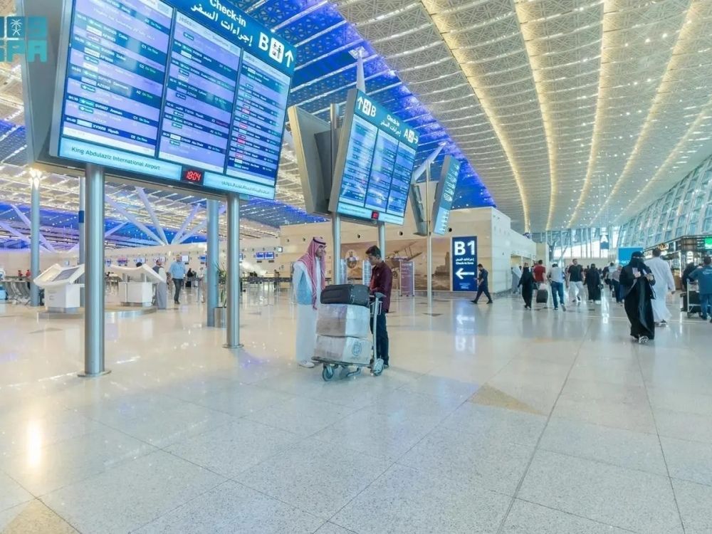152بوابة إلكترونية للمسافرين بـ 4 مطارات