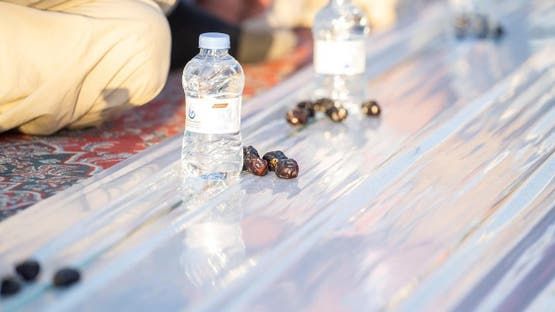 الخليج اليوم .. 1.5 مليون حبة تمر على سفر إفطار الصائمين في المسجد النبوي يومياً