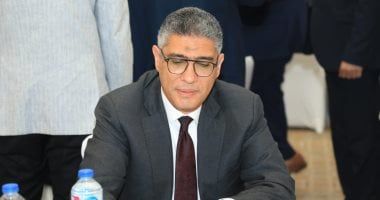 محافظ الجيزة يعتمد ترقية 39 معلمًا وأخصائيًا من شاغلى وظائف المعلمين