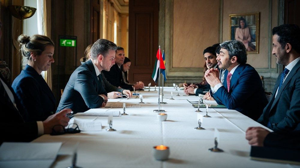 عبدالله بن زايد يلتقي وزير الدفاع في السويد