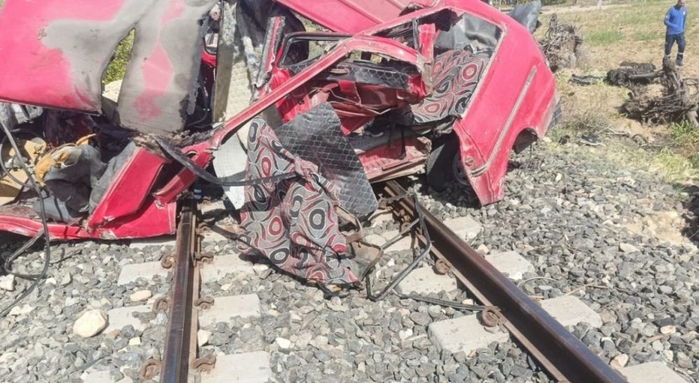 مصر.. وفاة 8 وإصابة 12 في حادث تصادم قطار بحافلة في الإسماعيلية