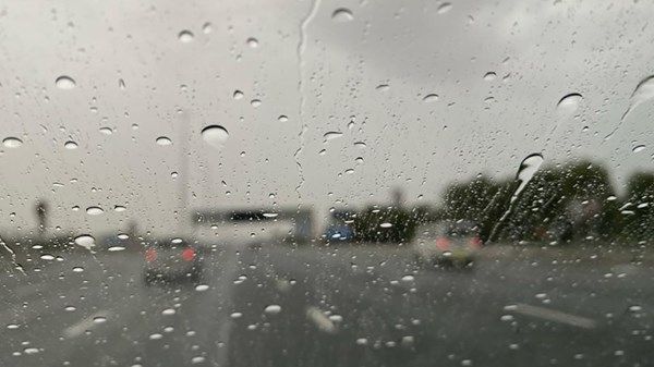 أمطار الخير على أبوظبي وضواحيها