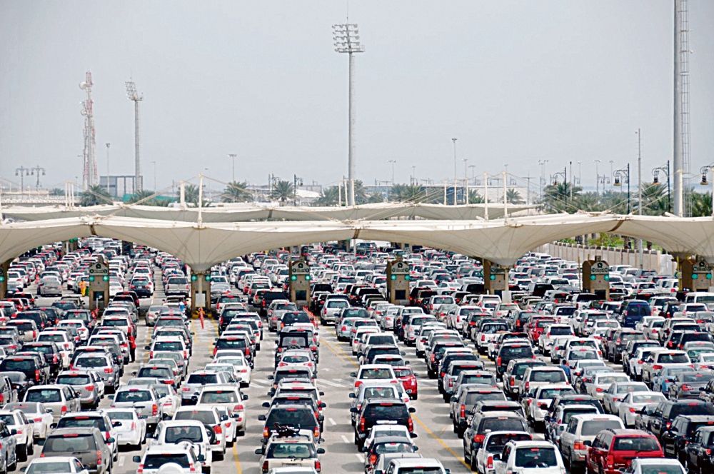 جوازات جسر الملك فهد.. حراك وسرعة إنجاز للمسافرين خلال رمضان