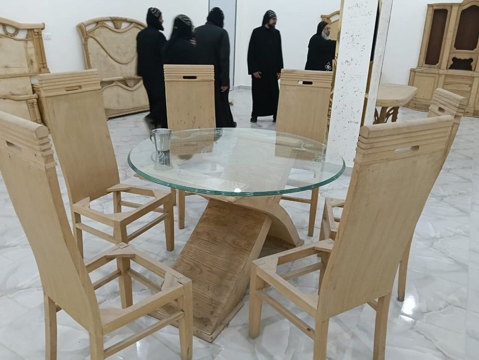 رئيس دير الأنبا باخوميوس يتفقد أنشطة الدير ويفتتح معرض موبيليا