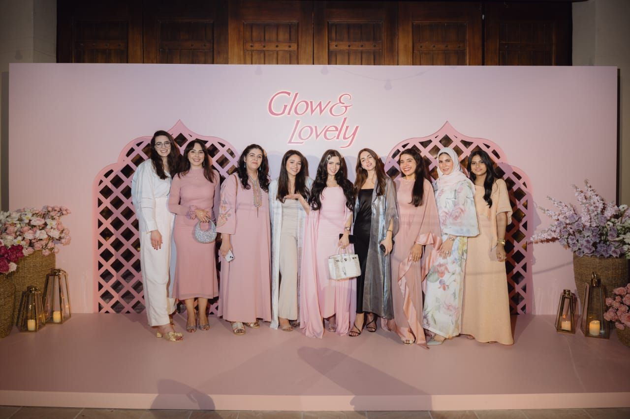 اكتشفي إشراقتك الرمضانية مع Glow & Lovely: مجموعة Hydra Glow الجديدة!