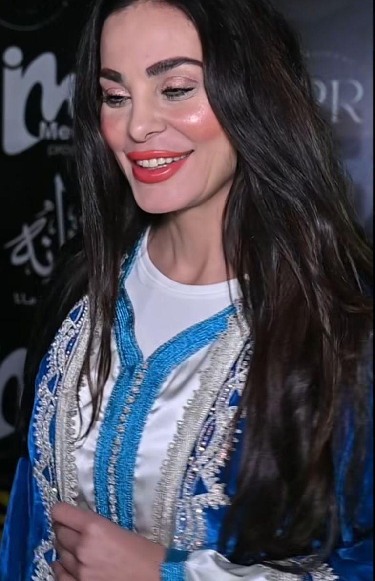 الامارات | الفنانة اللبنانية دومينيك حوراني تفجّر مفاجأة .. وتعلن إسلامها في خيمة رمضانية