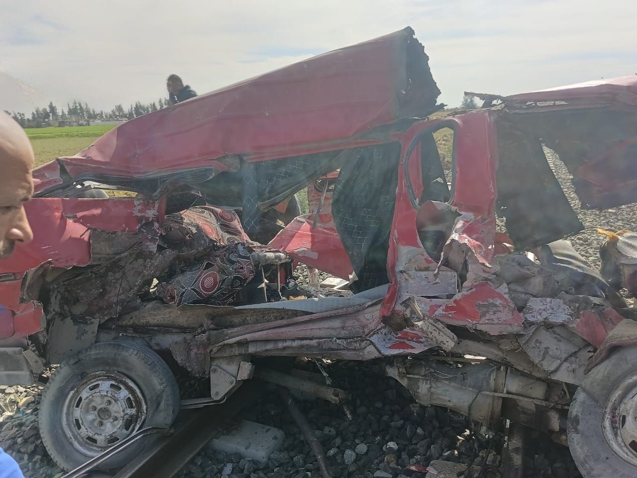 ارتفاع عدد حالات الوفاة فى حادث قطار الإسماعيلية إلى 10 أشخاص.. صور