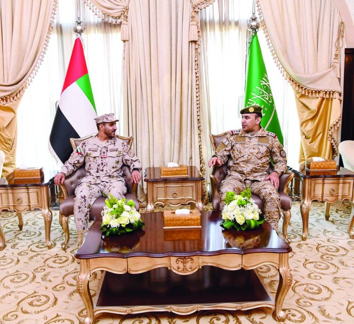 الخليج اليوم .. نائب قائد العمليات المشتركة يزور قيادة القوات المشتركة في السعودية