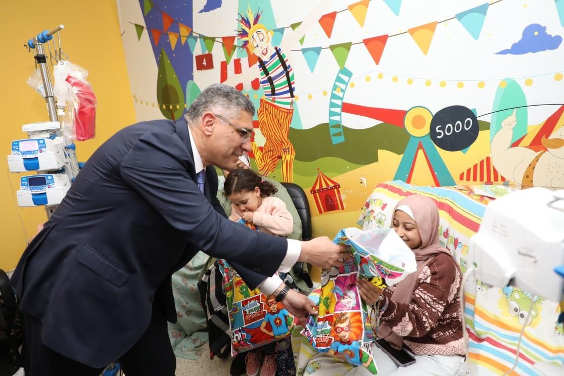 محافظ الجيزة يزور مستشفى 57357 لعلاج سرطان الأطفال