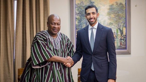 شخبوط بن نهيان يلتقي رئيس جمهورية غانا