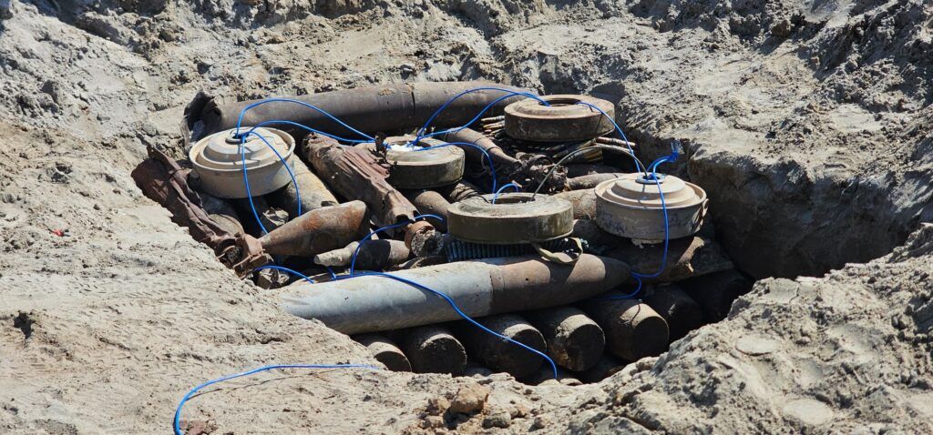 السعودية | مسام يتلف 2427 قطعة من مخلفات الحرب غير المنفجرة في أبين