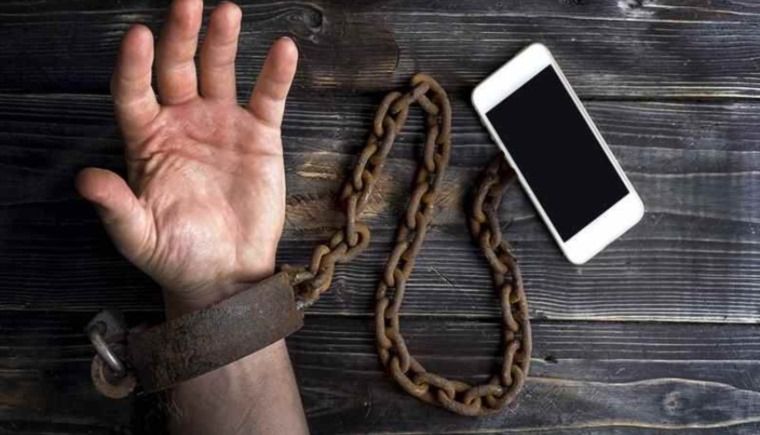 الامارات | هذا ما سيحدث لدماغك إذا تركت الهاتف 3 أيام !