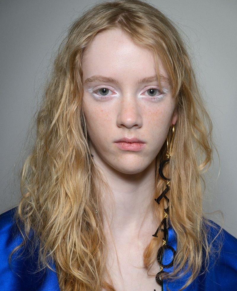 رسمات عيون جريئة من أسبوع الموضة في باريس لموسم خريف وشتاء 2025