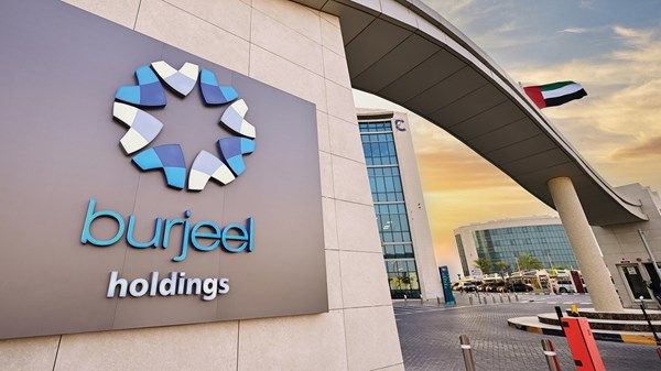 العلماء الضيوف يزورون مرضى مستشفى برجيل في مدينة محمد بن زايد