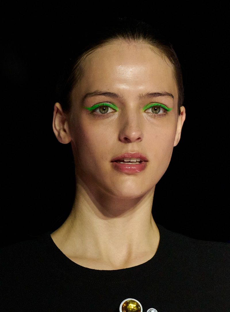 رسمات عيون جريئة من أسبوع الموضة في باريس لموسم خريف وشتاء 2025