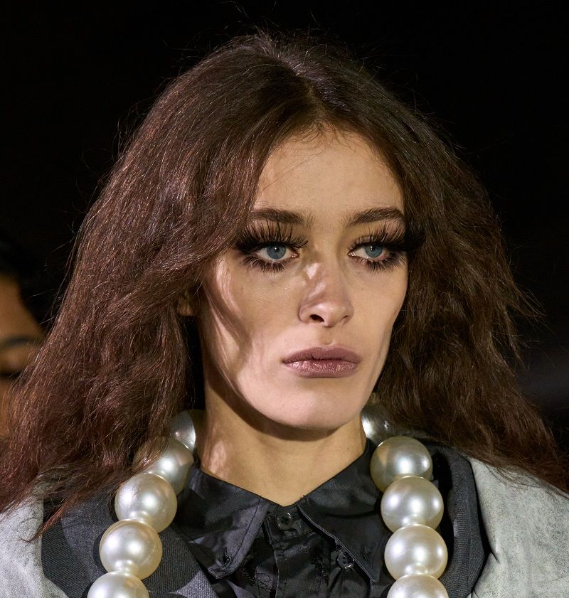 رسمات عيون جريئة من أسبوع الموضة في باريس لموسم خريف وشتاء 2025