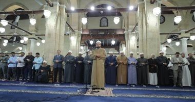 في الليلة الخامسة عشر من رمضان.. الجامع الأزهر كامل العدد لأداء صلاتي العشاء والتراويح.. صور