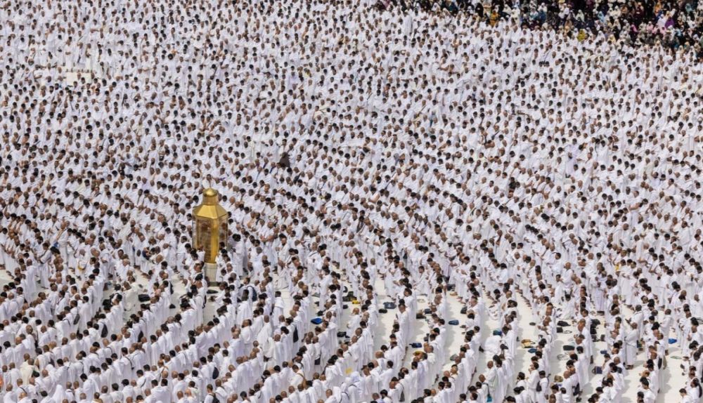 ساحات المسجد الحرام تكتظ بالمصلين في ثاني جمعة من رمضان