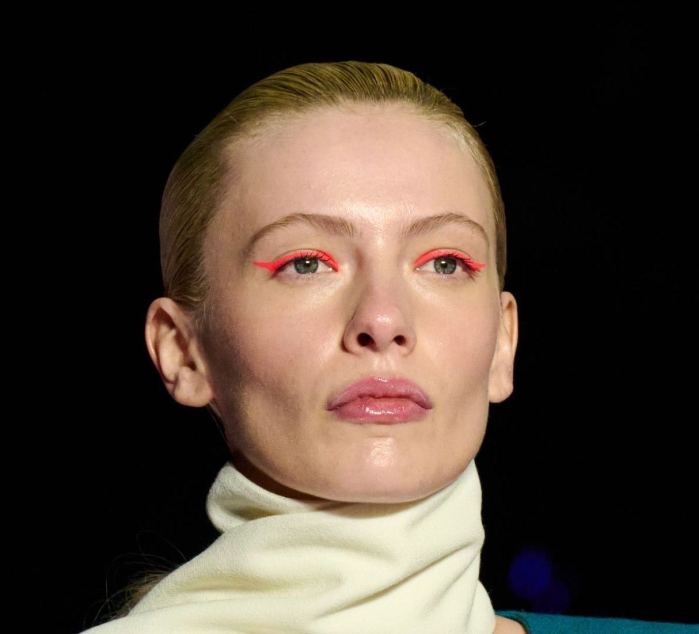 رسمات عيون جريئة من أسبوع الموضة في باريس لموسم خريف وشتاء 2025