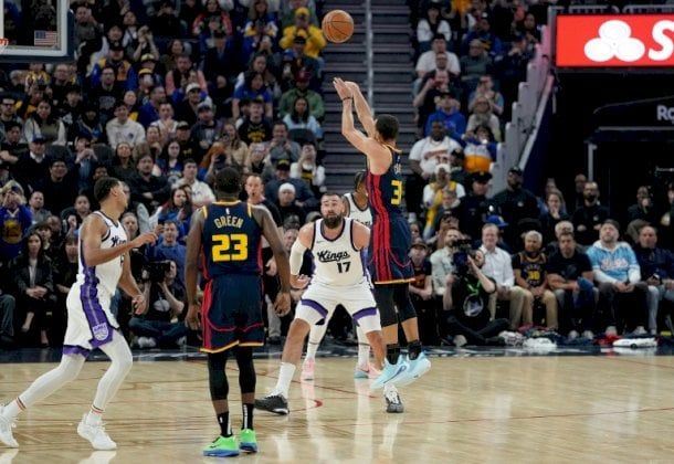 دوري "أن بي ايه": كوري يحقق انجازا تاريخيا ببلوغه حاجز الـ 4 آلاف ثلاثية