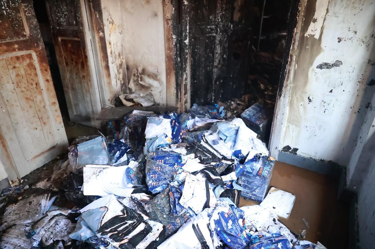 وزير الصحة يتفقد مبنى المعامل المركزية المتضرر من حريق الأكشاك