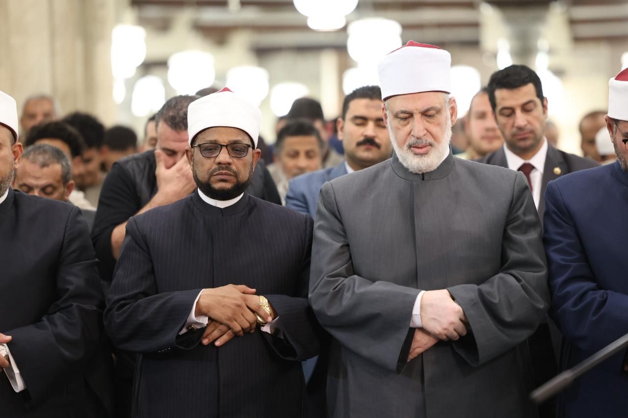 في الليلة الخامسة عشر من رمضان.. الجامع الأزهر كامل العدد لأداء صلاتي العشاء والتراويح.. صور