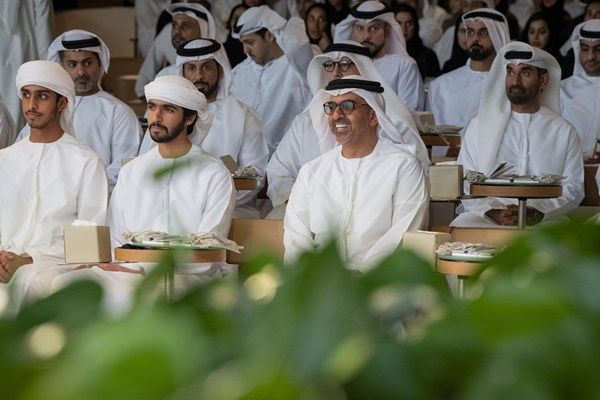 حامد بن زايد يشهد الجلسة الرمضانية الثانية لمجلس محمد بن زايد