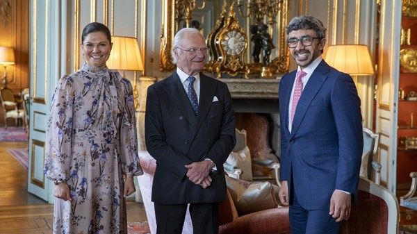 ملك السويد يستقبل عبدالله بن زايد في ستوكهولم